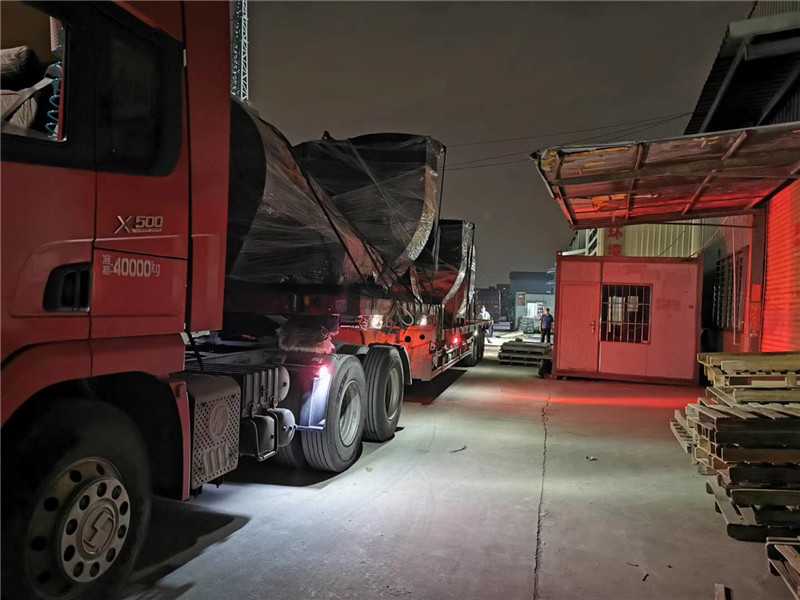 最后一車(chē)裝大型風(fēng)機(jī) 最后一車(chē)裝大型風(fēng)機(jī)